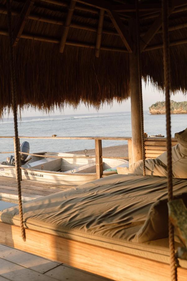 Sumba Beach House Вайкабубак Экстерьер фото