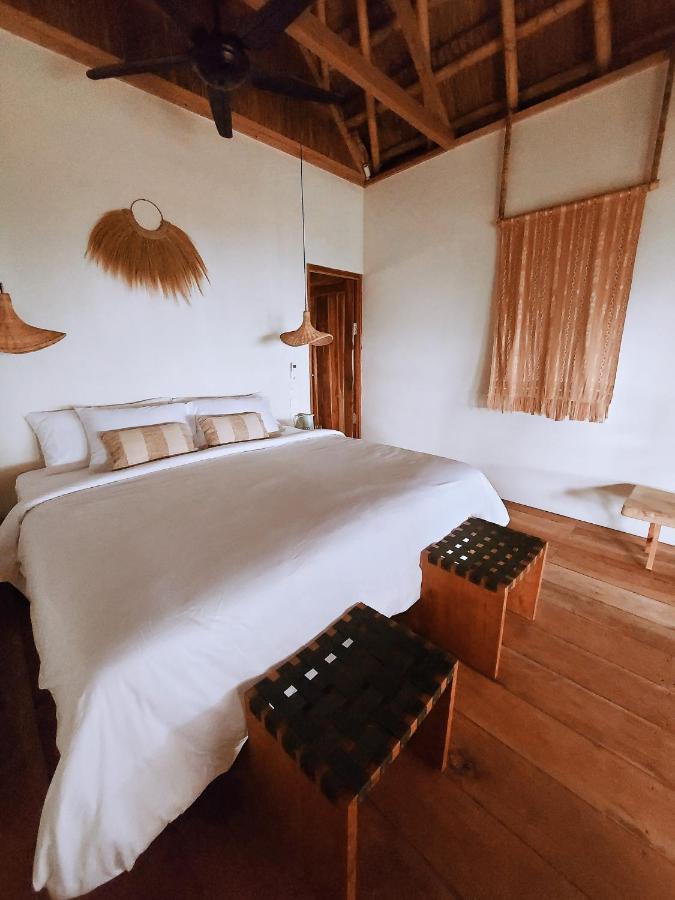 Sumba Beach House Вайкабубак Экстерьер фото