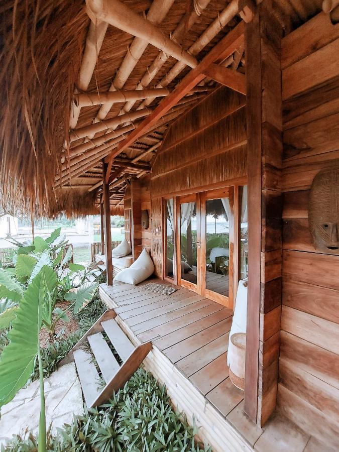 Sumba Beach House Вайкабубак Экстерьер фото