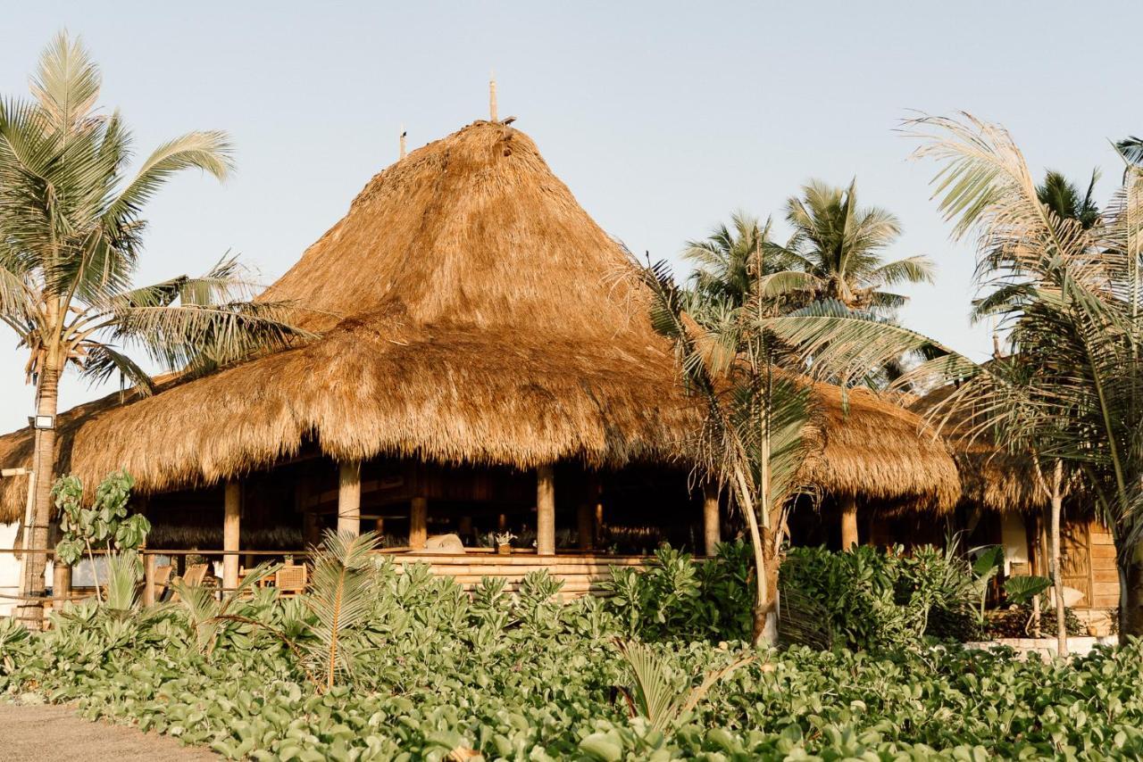 Sumba Beach House Вайкабубак Экстерьер фото