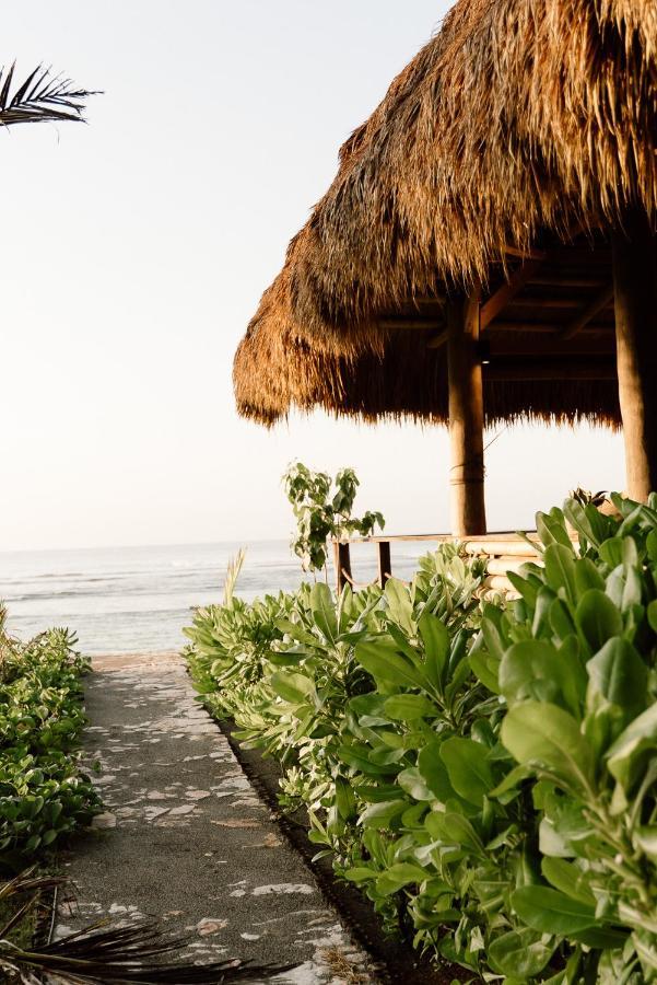 Sumba Beach House Вайкабубак Экстерьер фото