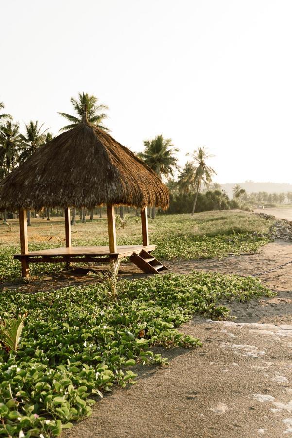 Sumba Beach House Вайкабубак Экстерьер фото