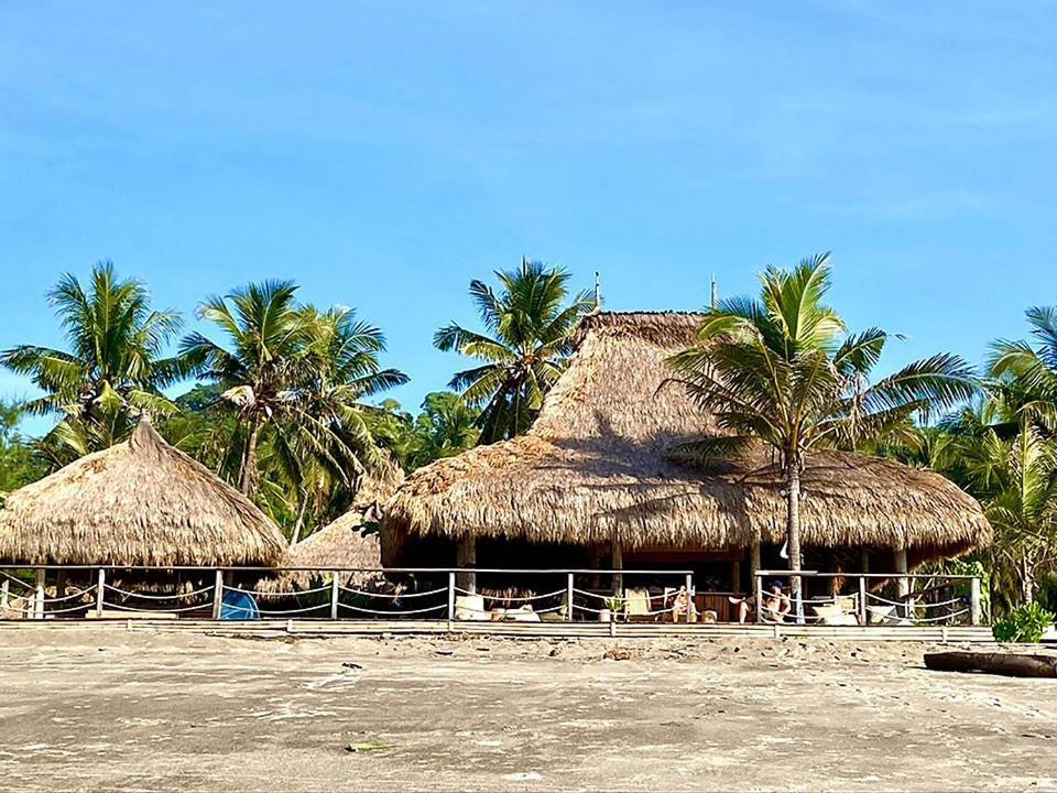 Sumba Beach House Вайкабубак Экстерьер фото