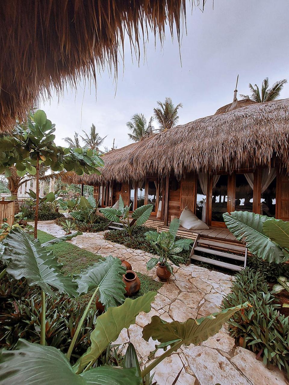 Sumba Beach House Вайкабубак Экстерьер фото